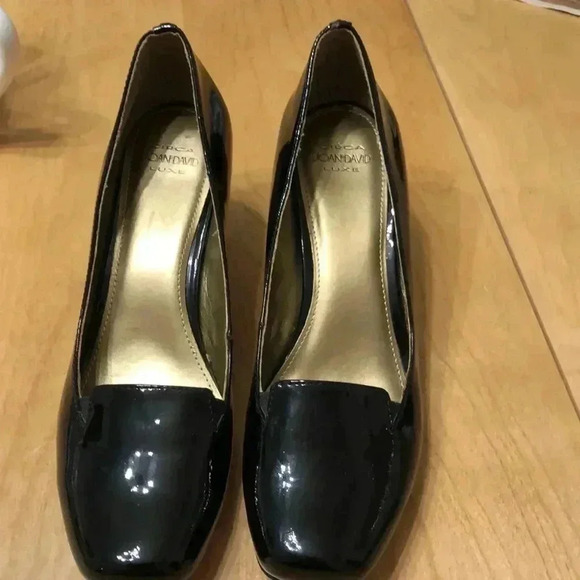 Circa Joan & David Luxe black patent leather pumps.  Size 8M - Picture 1 of 12